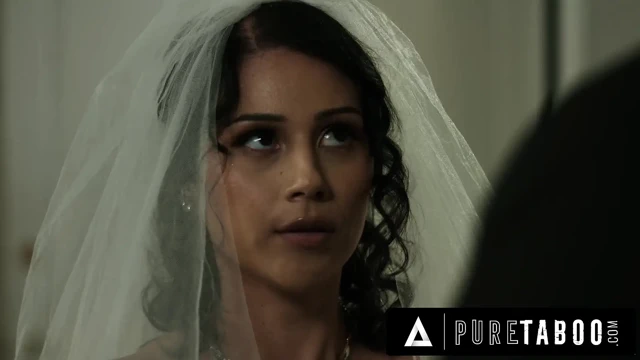 Saf tabu yeni evli Penelope Reed kocasının ürkütücü üvey babasının rahatsız edici balayı ayini karşısında şok oluyor