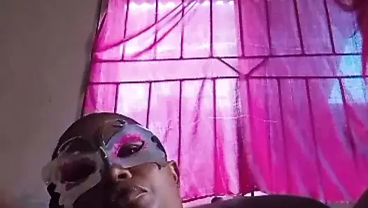 Roselee canlı bir videoda kendine dokunuyor