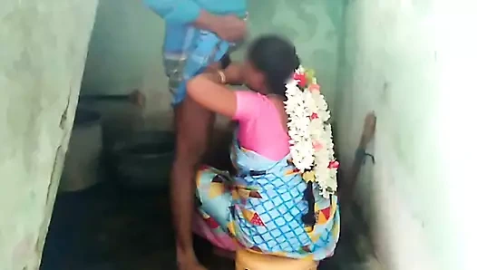 Hintli teyze kocasının yarağını yalıyor