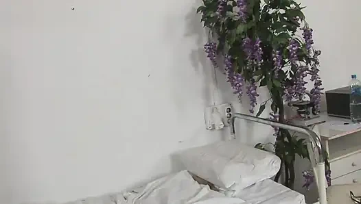 İri güzel esmer kaltak ambulansta siyah doktorunu sikmeyi seviyor