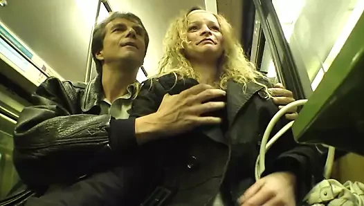 Sarışın azgın parça stüdyoda sikiliyor