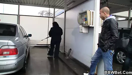 Koca göbekli şişman şişman adam duşta sikiliyor