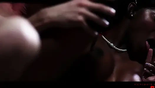 Lucy Love çok iyi baştan çıkarıyor