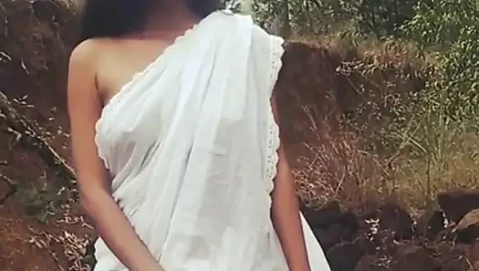 Sree kız ormanda sutyen yok