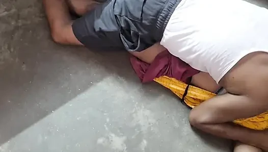 Hintli üniversiteli çift evde sikişiyor