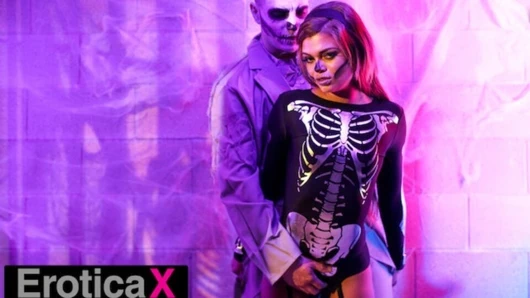 Eroticax - seksi zombi romantik cadılar bayramı sürprizi