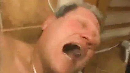 Tatlı yaşlı adamın horoz istiyor