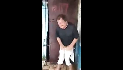 yaşlı adam büyük horoz