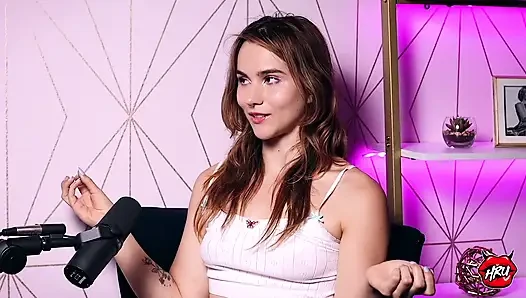 Ophelia Fae yetişkin eğlencesinde lezbiyen olarak gerçek kalmaya devam ediyor