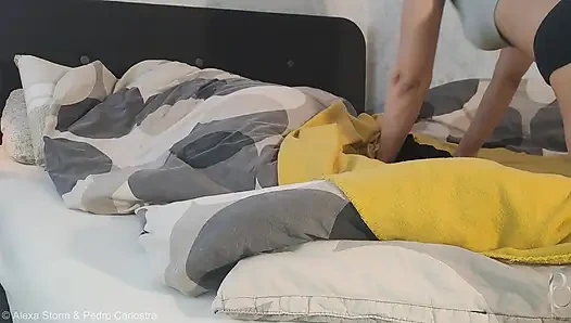 Üvey anneler sabah erken mastürbasyon rutini ve meme besleme