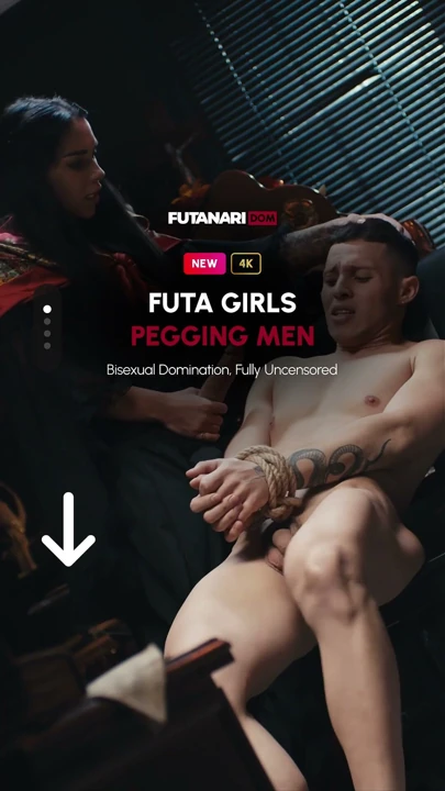 Sabien demonia futa eşcinsel kadın kılıklıyla sikişiyor