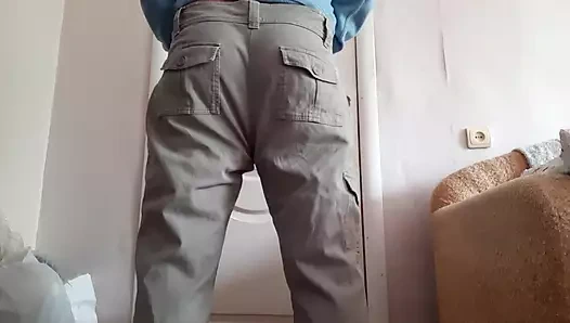 Amcığı şişmiş hamile kadın mastürbasyon yapıyor ve orgazmdan inliyor