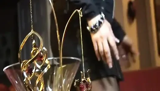 Ateşli orta yaşlı seksi kadın ve büyük memeli bir sürtük lezbiyen seks yapıyor