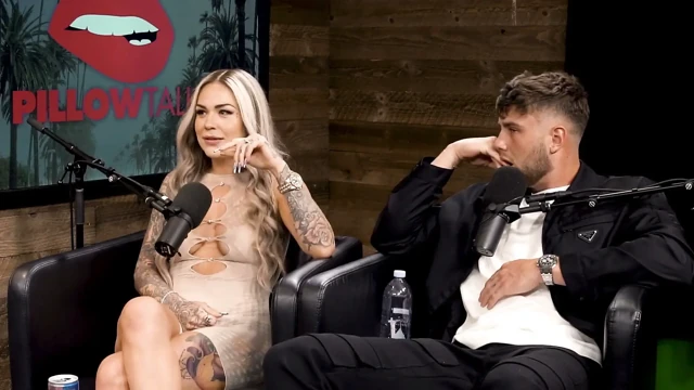 Karmen Karma anne sütünü yüzüne püskürtuyor (harry jowsey tarafından ortaklaşa ağırlanıyor)