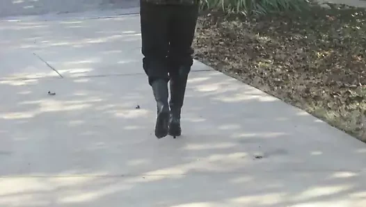 Botlarımla yürümek