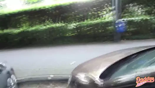 Halkın içinde işeerken yakalandım – babanın kaltağı