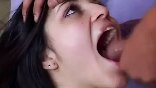 Esmer anal genç sürtük sikiliyor