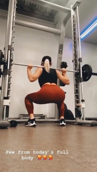 Chloe s - eşek çömelme 2 - britishteens