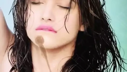 tamanna üzerinde boşalmak