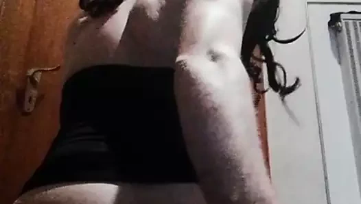 Paskalya yumurtalarını kimin getirdiğini biliyorum.