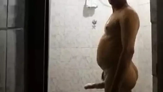 Banho Delicioso Com o Pau Duro !!!