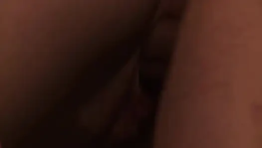 İri göğüslü sarışın orta yaşlı seksi kadın büyük bir yarak emmeyi seviyor