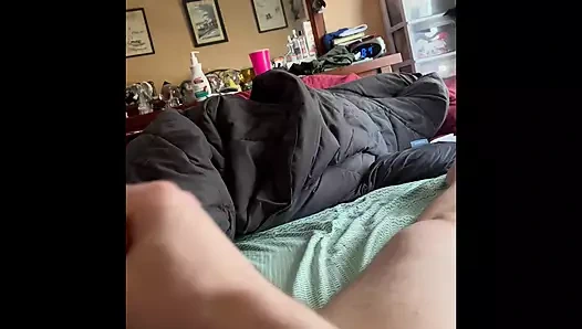 Azgın ev hanımı oral seks için göğüsleri sarkıyor