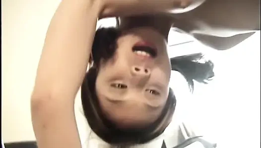 Filipinli orospu arkadaşına oral seks yapıyor ve hepsini emiyor