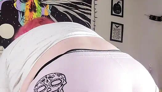 Sevinç için şişman vücudumu sallıyor