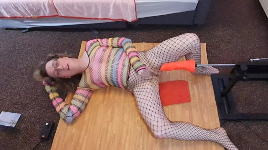 Essex kız lisa var anal orgazm üzerinde the kahrolası makine