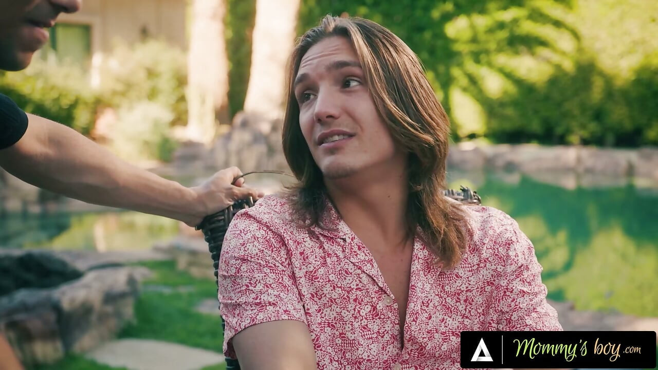 ANNESİNİN OĞLU - Ryan Keely Doğum Gecesini Sert MILF Dörtlü Eğlencesine Çeviriyor