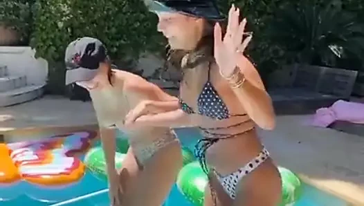 Tiktok'ta bikinili Vanessa hudgens ve stella hudgens