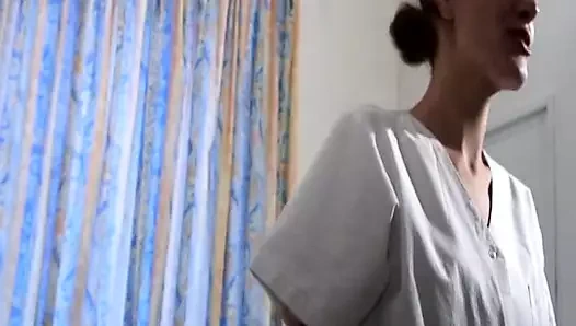 Fransız genç kız harika bir lezbiyen oyunundan sonra sert bir yarak istiyor