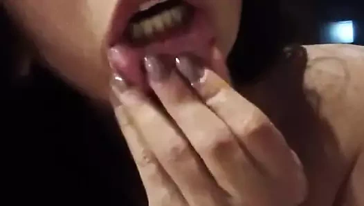 Babam uzaktayken! Evde yalnız ve azgın.