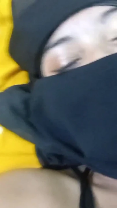 Эмоциональный момент из "Грустная мусульманская жена чувствует себя одиноко для траха кем-либо"