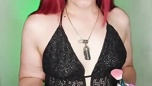 Başka bir adamla sikişmek için gavat kocama tanga seçmesini sağlıyorum!!