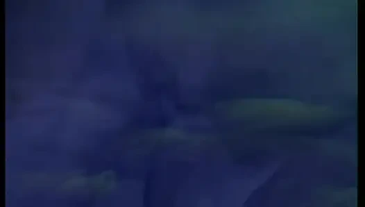 Шлюшка с большой грудью скачет на члене ебаря, затем получает сливки в помещении