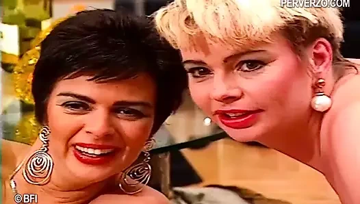 Dildo orta yaşlı seksi kadınlar porno film çekiyor