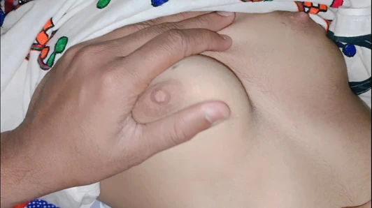 Pencaplı kız büyük yaraklı kız arkadaşını sikiyor