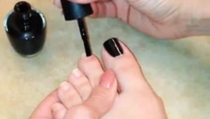 Ayak tırnaklarını boyamak