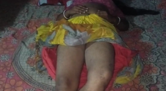 Apne yenge ko patakar kiya chudai - desi Bengalli yenge sikişiyor