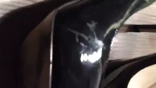 Heels und String benutzt