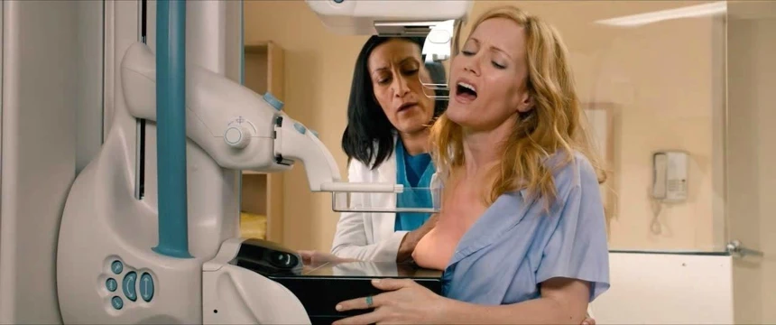 Scandalplanet.com'da 'This is 40' filminden Leslie mann çıplak meme