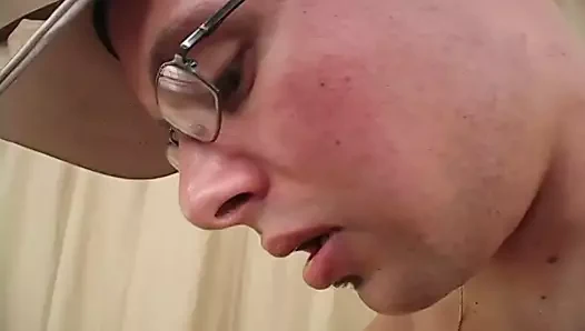 Seksi küçük sürtük efendisi tarafından istenen herhangi bir pozisyon alacak