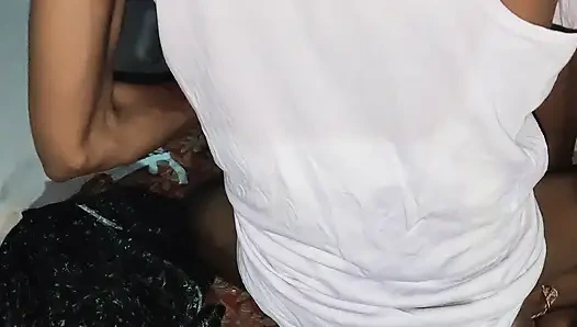 18 yaşındaki Hintli desi köylü kız bakire sıkı amcık ilk kez sikişiyor xxxx hd videolar