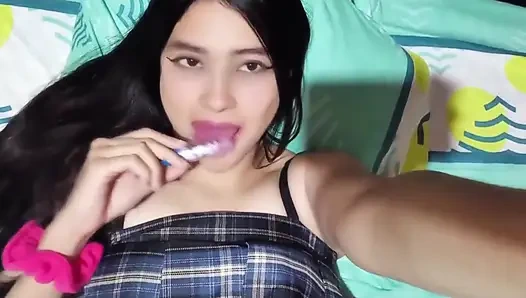 Kız arkadaşımın büyük ve güzel göğüsleri var