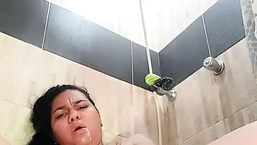 Her şey kıyafetlerini çıkarıp duş almakla başlıyor ama nasıl bitiyor?