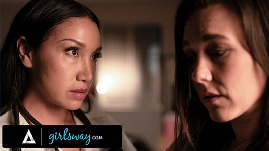 Girlsway - doktor Vicki Chase hemşire Sinn Sage'in ağzını sırları söylemekten nasıl meşgul edeceklerini biliyor