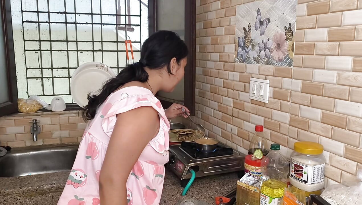 Dehradun'daki güzellik pembe amcıkta bolca sikişiyor büyük yarak emiyor