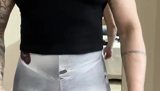 Soyunup sikişmeyi seven bir fitness annesi bulun